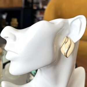 Vintage Cream and Gold Swirl Earrings